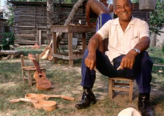 Cirilo Promotor Decenas, Instrumentos Musicales